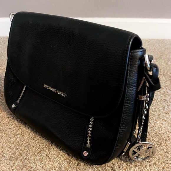 Michael Kors black leather tote purse/ comes with long strap - Picture 2 of 4